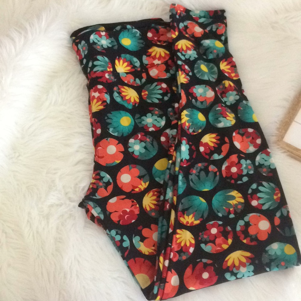 Sold* Lularoe leggings - Picture 2 of 4